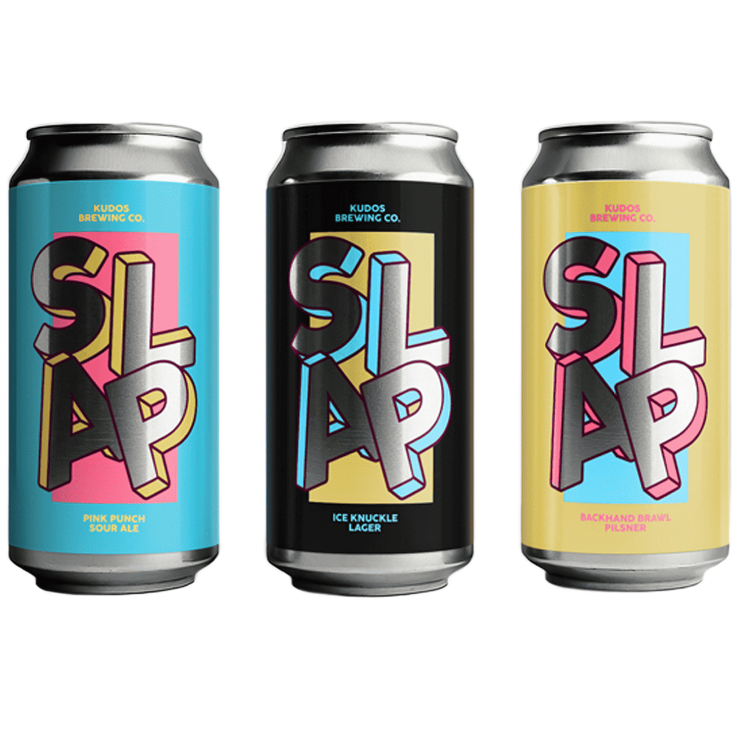 Kolme oluttölkkiä, joissa omat etiketit Kudos Brewing Co.:n SLAP-oluille, isot kirjaimet metallisen hopeisella pinnalla